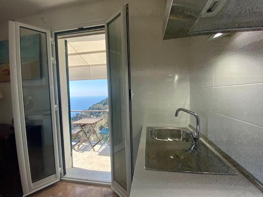 Вилла La Finestra Sul Mare A Drignana Вернацца Экстерьер фото